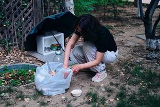 空门踢飞？理查利森接边路传中，门前大空门打飞